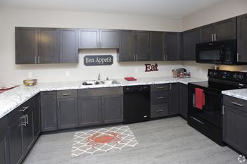 Aguilera | Kitchen with Diswasher